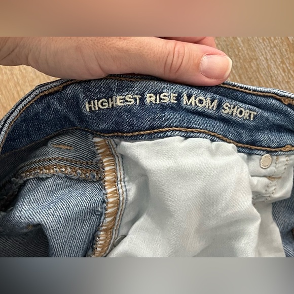 American Eagle Highest Rise Mom Short - Picture 4 of 5
